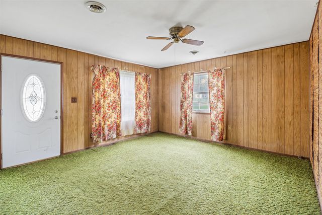 4023 E Seneca Avenue, Des Moines, IA 50317