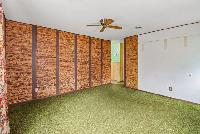 4023 E Seneca Avenue, Des Moines, IA 50317