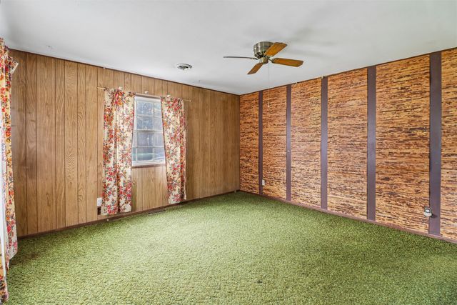 4023 E Seneca Avenue, Des Moines, IA 50317