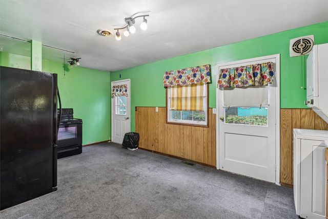 4023 E Seneca Avenue, Des Moines, IA 50317