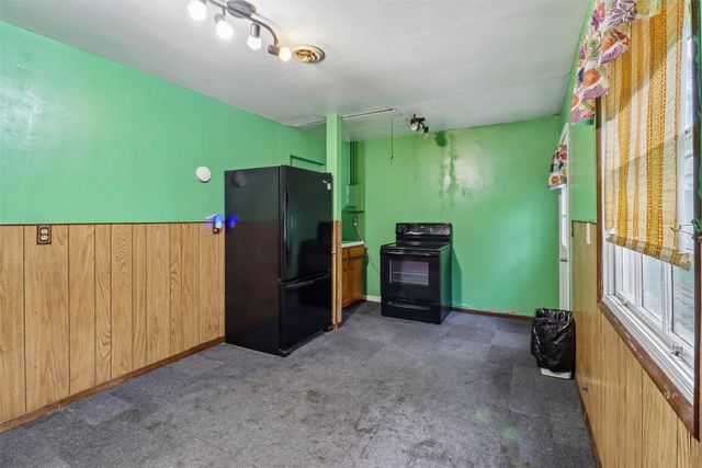 4023 E Seneca Avenue, Des Moines, IA 50317