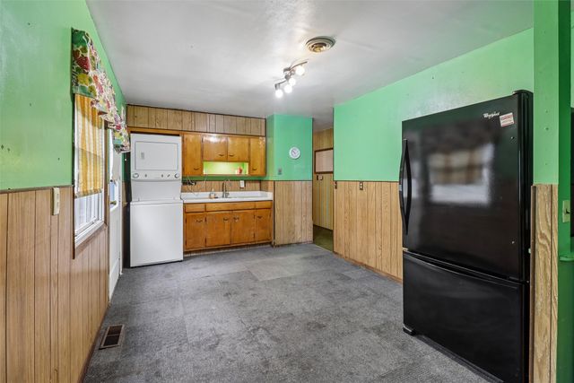 4023 E Seneca Avenue, Des Moines, IA 50317