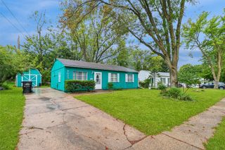 4023 E Seneca Avenue, Des Moines, IA 50317