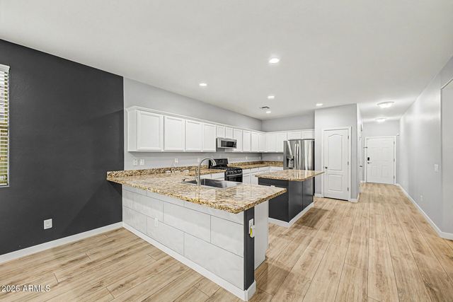 2318 W ALICIA Drive, Phoenix, AZ 85041