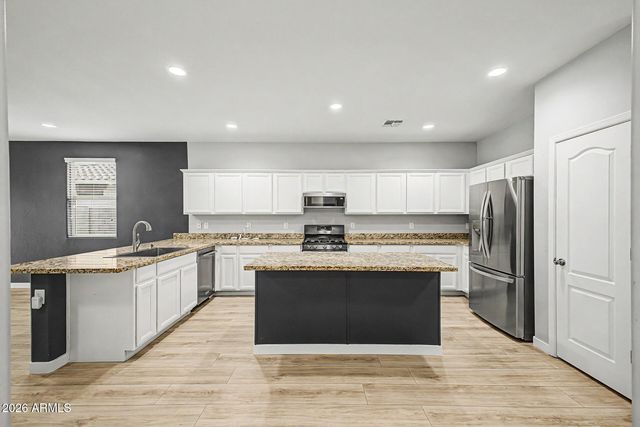 2318 W ALICIA Drive, Phoenix, AZ 85041