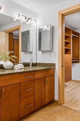 215 10th Avenue S 411, Minneapolis, MN 55415