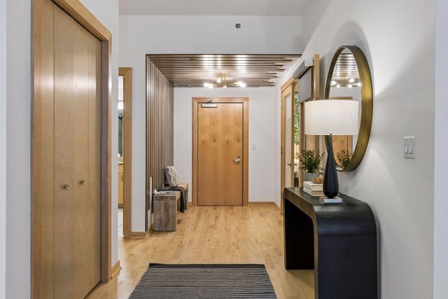 215 10th Avenue S 411, Minneapolis, MN 55415