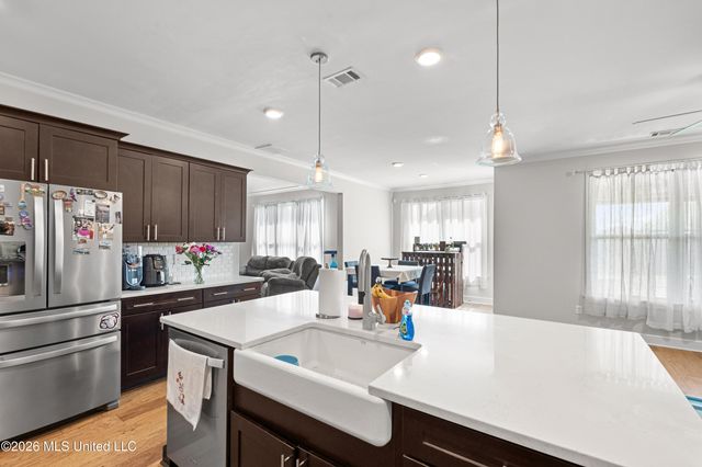 7296 Fulton Square Drive, Olive Branch, MS 38654