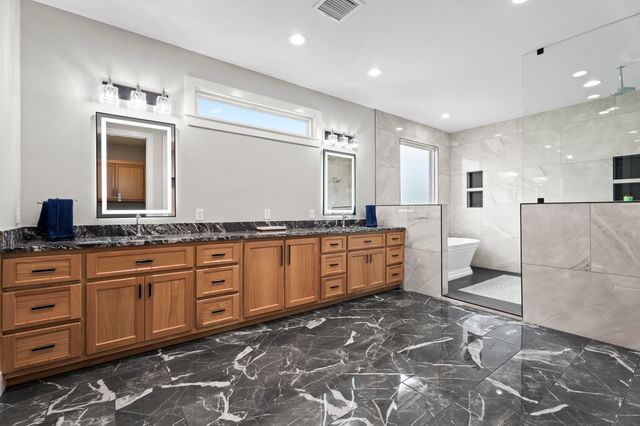 55275 E 298 Road 1, Monkey Island, OK 74331