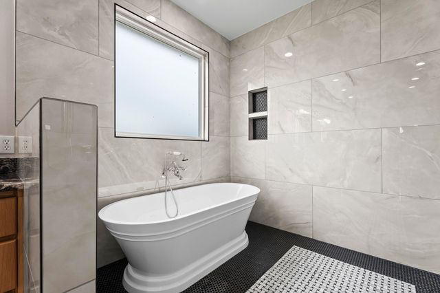 55275 E 298 Road 1, Monkey Island, OK 74331