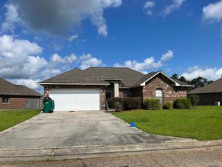 38695 Redbud Ln, Denham Springs, LA 70706