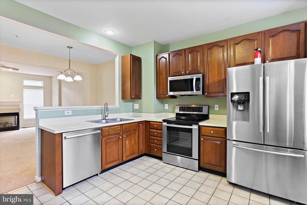 570 EISENHOWER DR, Frederick, MD 21703