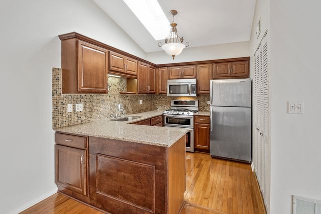 450 Bridle Trail 450, Wheeling, IL 60090