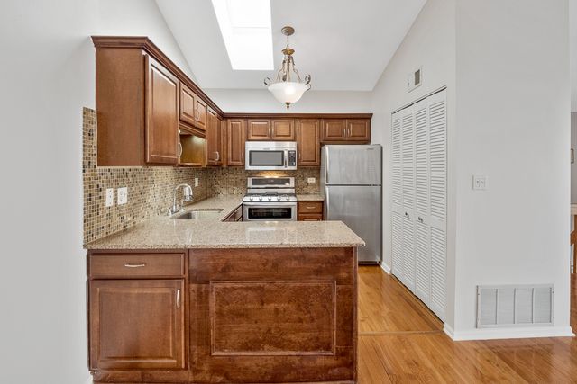 450 Bridle Trail 450, Wheeling, IL 60090
