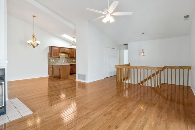 450 Bridle Trail 450, Wheeling, IL 60090