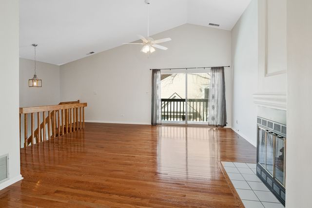 450 Bridle Trail 450, Wheeling, IL 60090