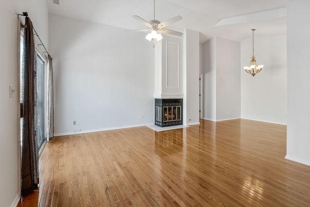 450 Bridle Trail 450, Wheeling, IL 60090