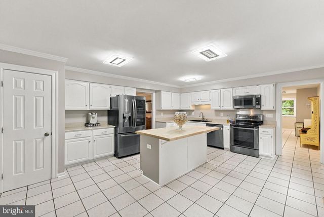 10080 GREENWICH WOOD DR, Nokesville, VA 20181