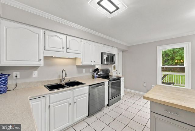 10080 GREENWICH WOOD DR, Nokesville, VA 20181