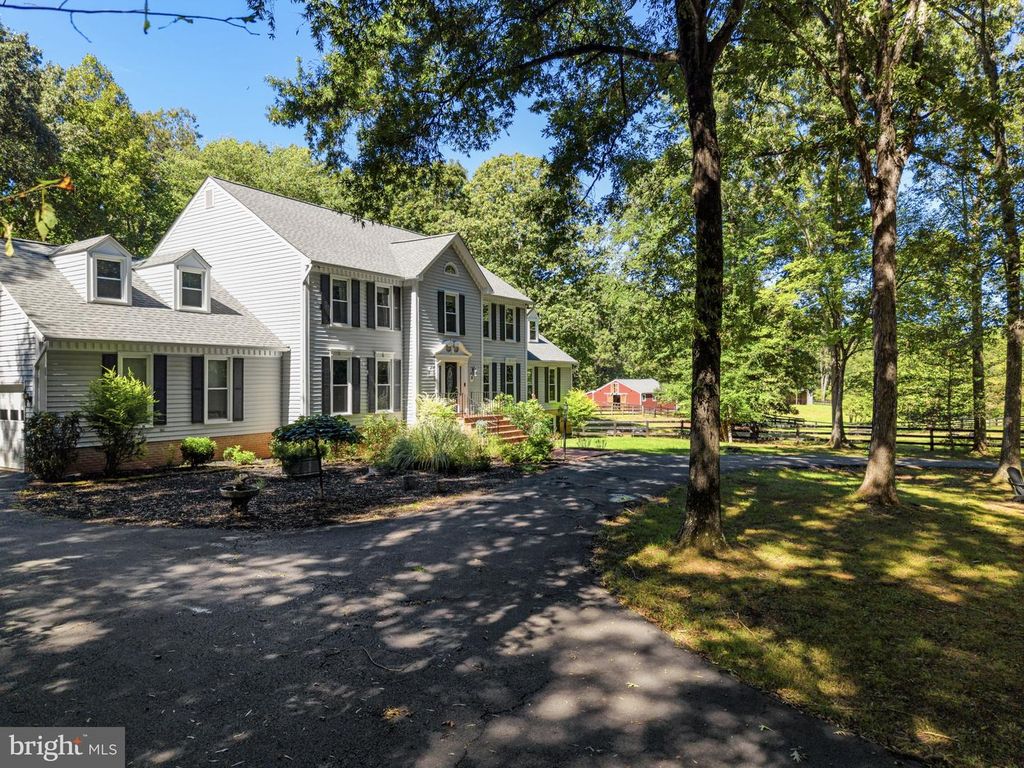 10080 GREENWICH WOOD DR, Nokesville, VA 20181