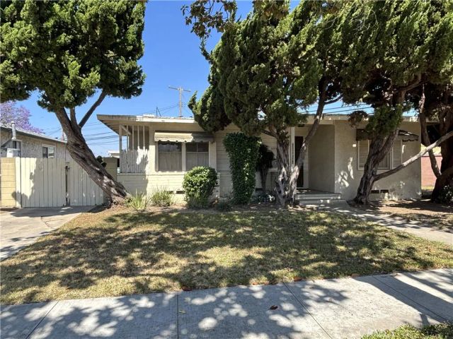 2771 Rutgers, Long Beach, CA 90815