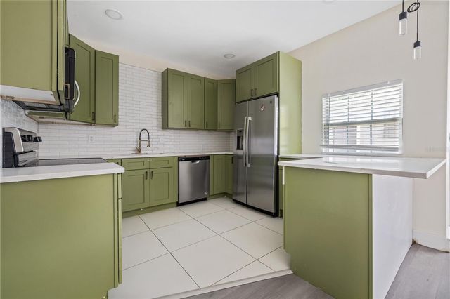8303 N 11TH STREET, Tampa, FL 33604