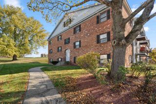 2 Bristol Ct Unit 352, Derry, NH 03038