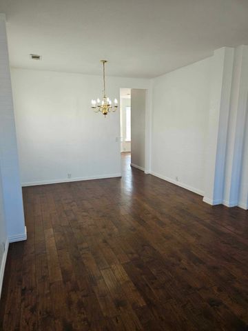 2104 Royal Oak Drive, Bedford, TX 76021