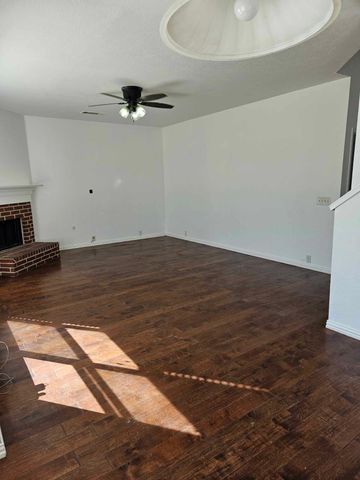 2104 Royal Oak Drive, Bedford, TX 76021