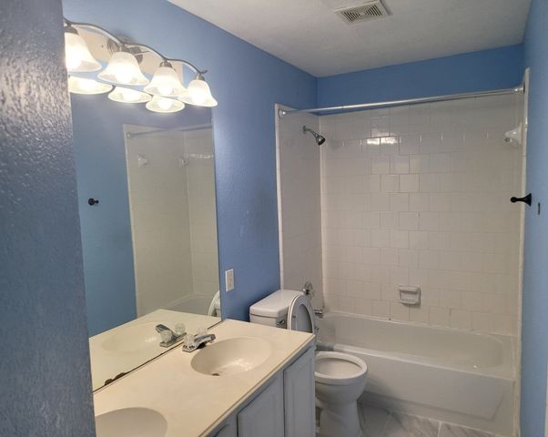 2104 Royal Oak Drive, Bedford, TX 76021