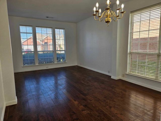 2104 Royal Oak Drive, Bedford, TX 76021