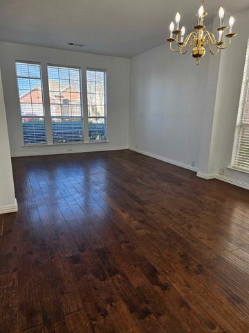 2104 Royal Oak Drive, Bedford, TX 76021