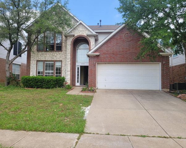 2104 Royal Oak Drive, Bedford, TX 76021