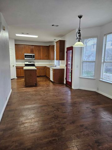 2104 Royal Oak Drive, Bedford, TX 76021