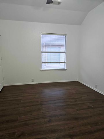 2104 Royal Oak Drive, Bedford, TX 76021