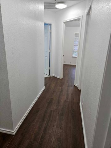 2104 Royal Oak Drive, Bedford, TX 76021