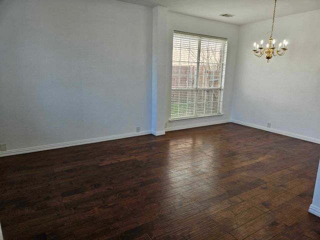 2104 Royal Oak Drive, Bedford, TX 76021