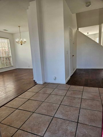 2104 Royal Oak Drive, Bedford, TX 76021