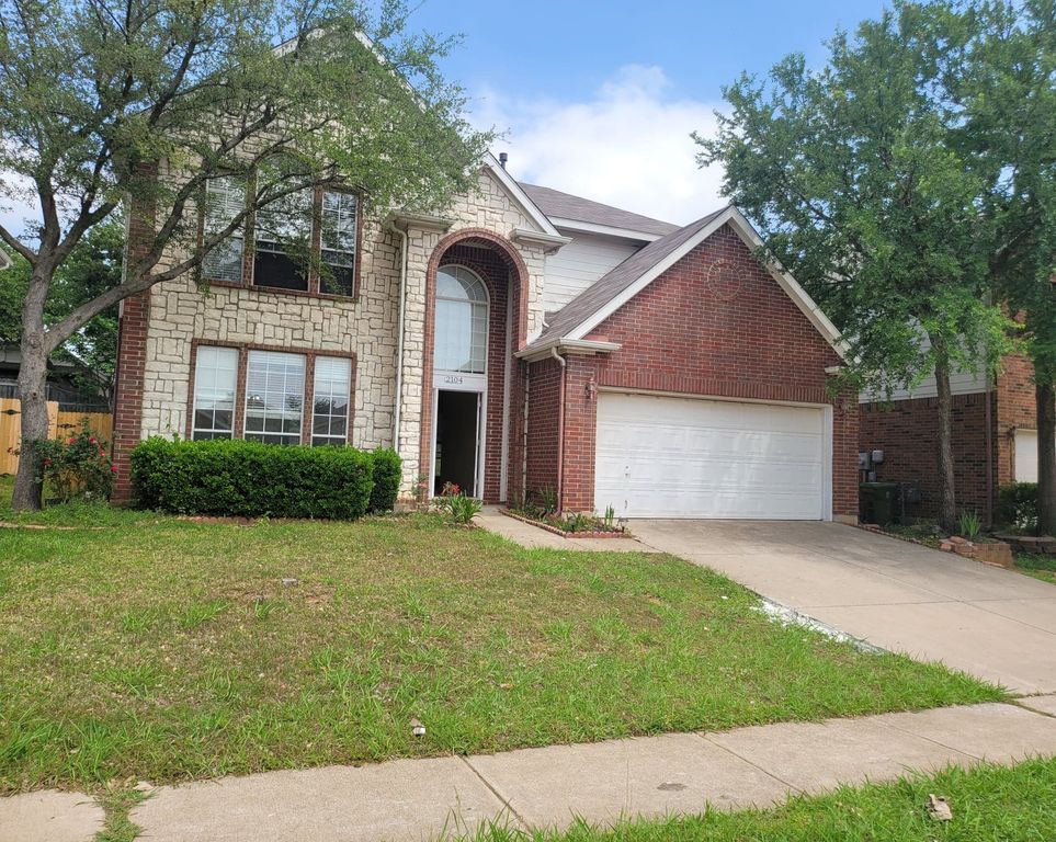 2104 Royal Oak Drive, Bedford, TX 76021