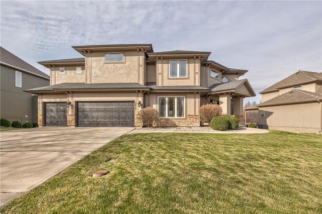 9618 S Appleridge Lane, Lenexa, KS 66227