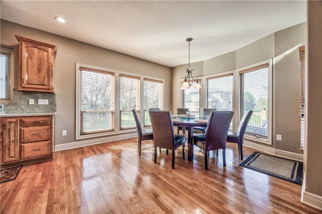 9618 S Appleridge Lane, Lenexa, KS 66227