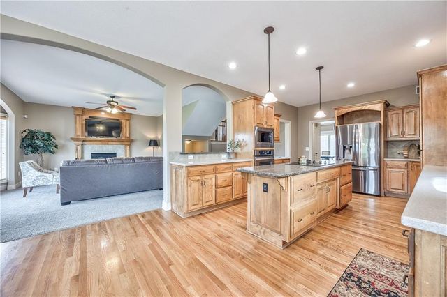 9618 S Appleridge Lane, Lenexa, KS 66227