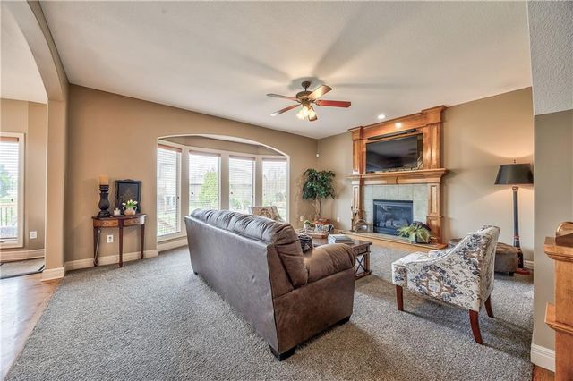 9618 S Appleridge Lane, Lenexa, KS 66227