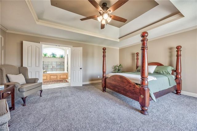 9618 S Appleridge Lane, Lenexa, KS 66227