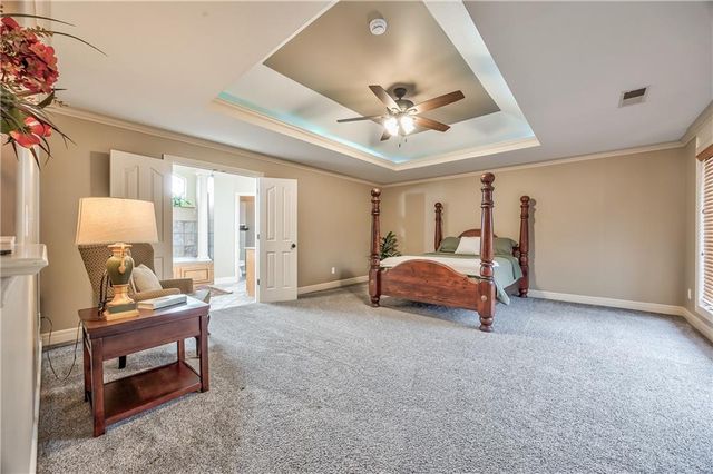 9618 S Appleridge Lane, Lenexa, KS 66227