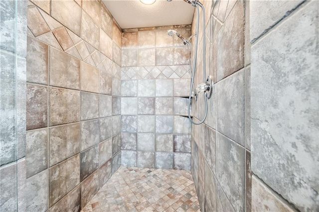 9618 S Appleridge Lane, Lenexa, KS 66227