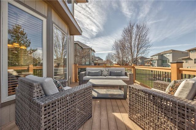 9618 S Appleridge Lane, Lenexa, KS 66227