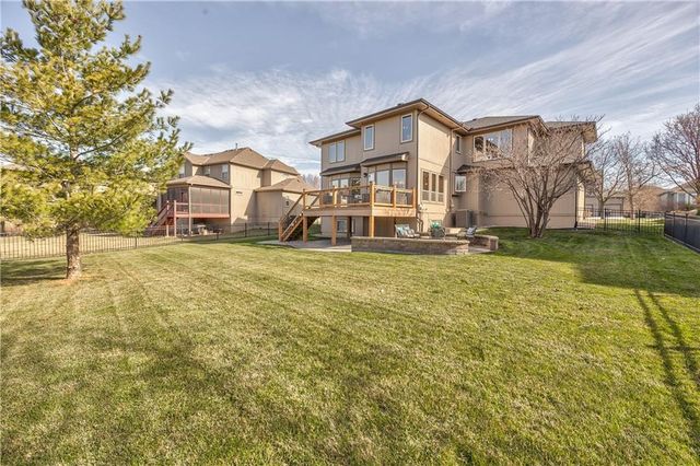 9618 S Appleridge Lane, Lenexa, KS 66227