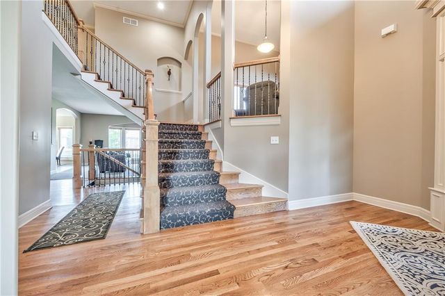 9618 S Appleridge Lane, Lenexa, KS 66227