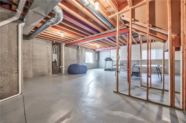 9618 S Appleridge Lane, Lenexa, KS 66227